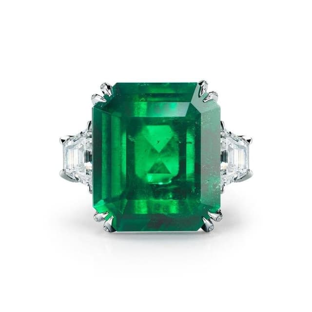 17.81ct Emerald And 4.36ct Diamond Ring