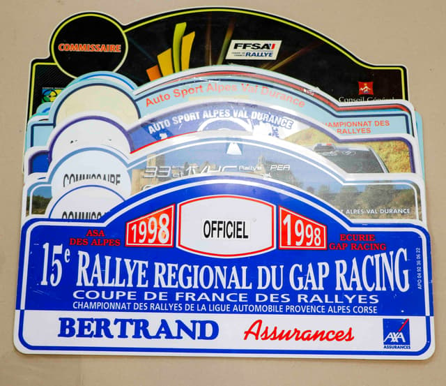 14 Plaques du rallye régional du Gap Racing. Très bon état.