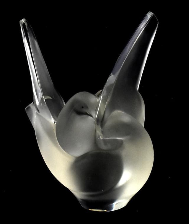 Lalique Sylvie Dove, Lovebirds Figural Vase
